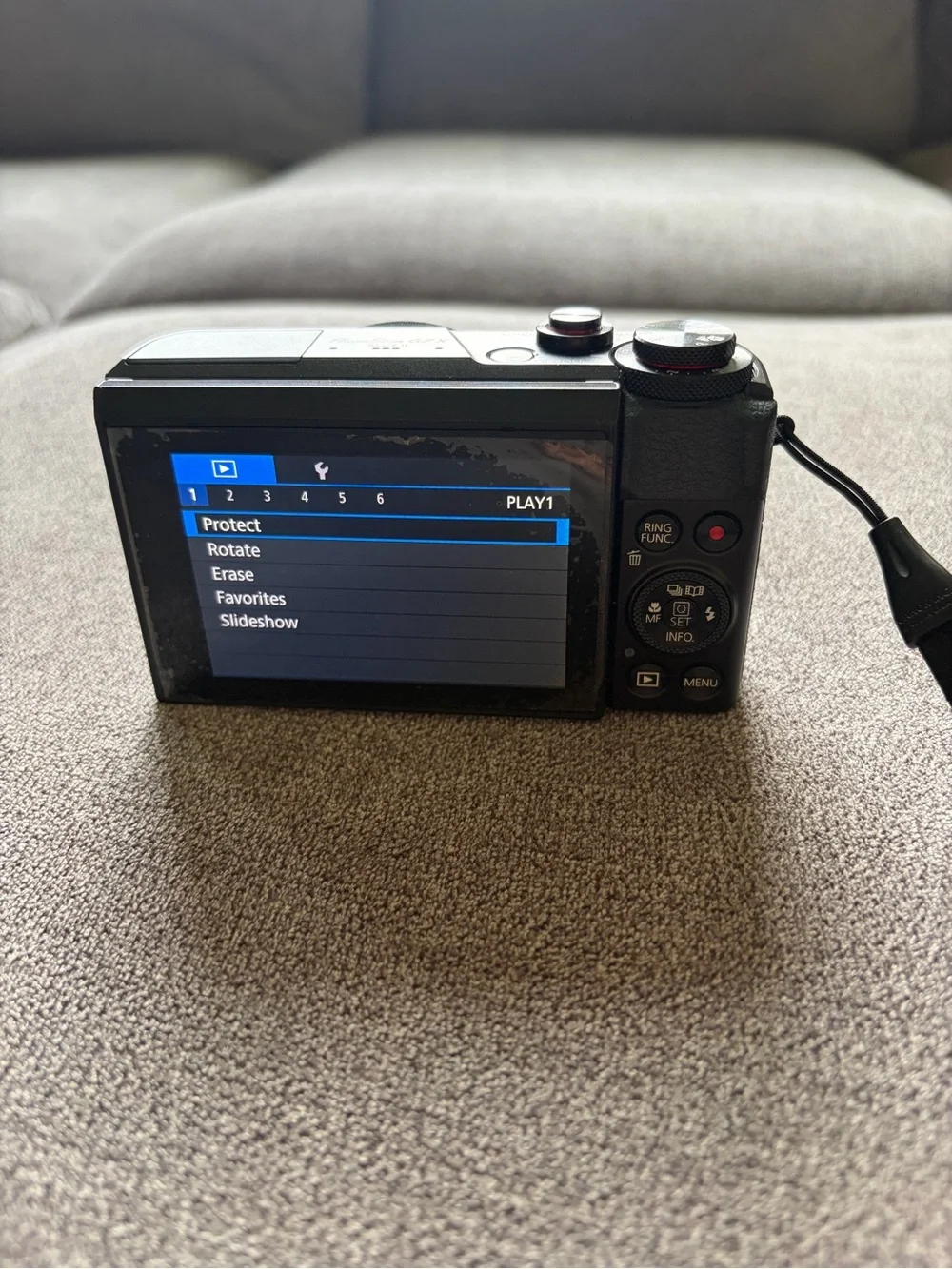 Canon G7 X Compact Digital Camera in Black